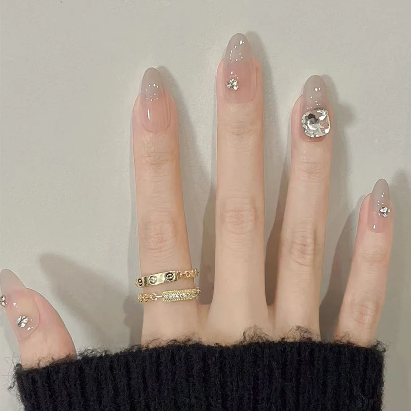 Elegante Statement-Nagelkunst Karnz