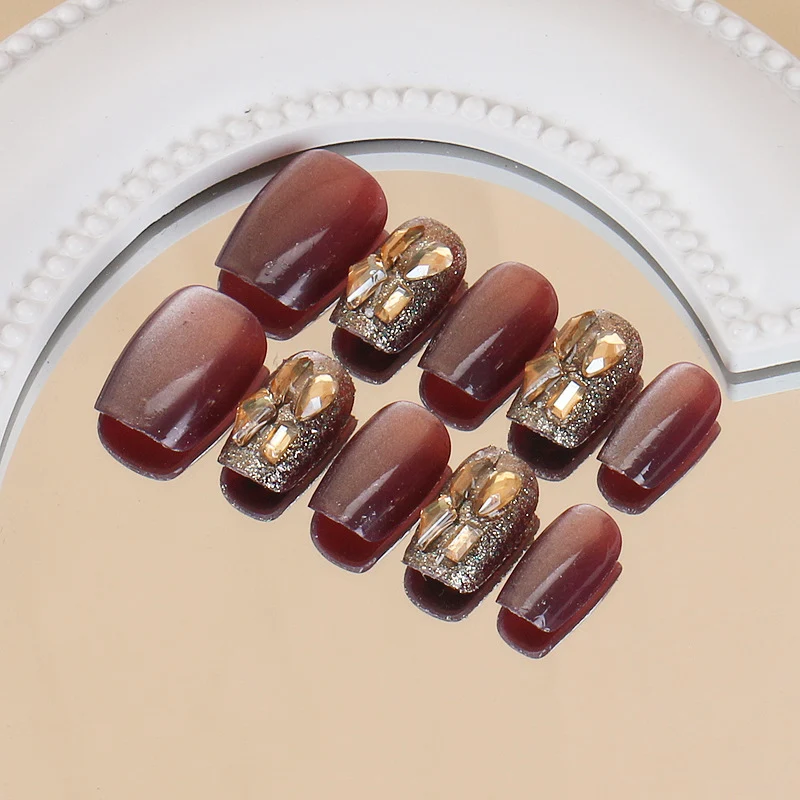 Elegantes Press-On-Nagel Kunst-Set mit Strass-Akzenten Karnz