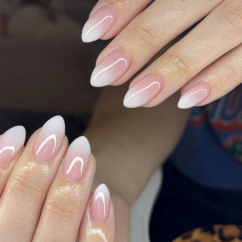 Elegante Ombre Mandel-förmige Druck-Nägel Karnz
