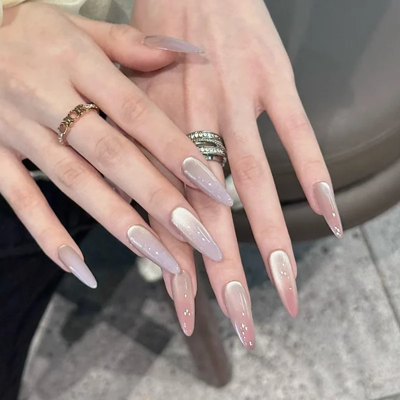Stiletto Spitze Press-On Nagelset mit Ombre- und Glitzerakzenten Karnz