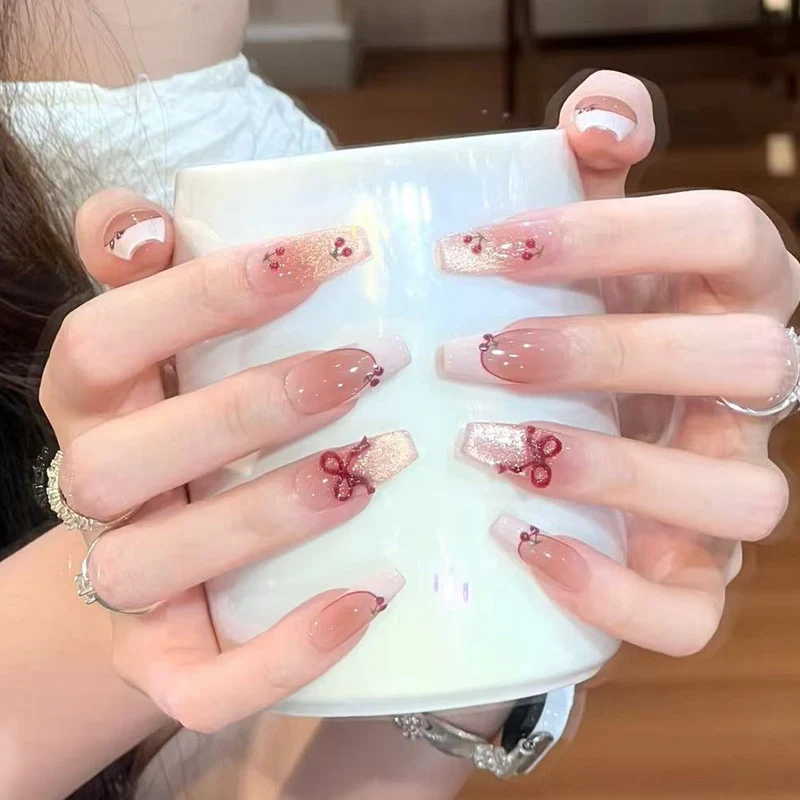 Press-On Nagelkunst mit eleganten Blumen- und Schleifendesigns Karnz