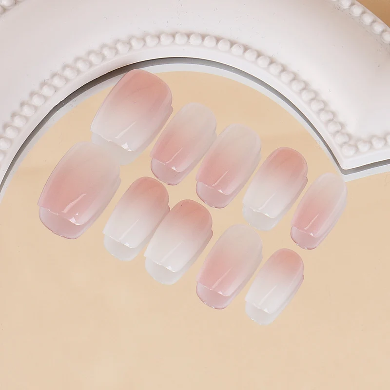 Ombre Press-On Nail Set mit natürlichem Finish Karnz