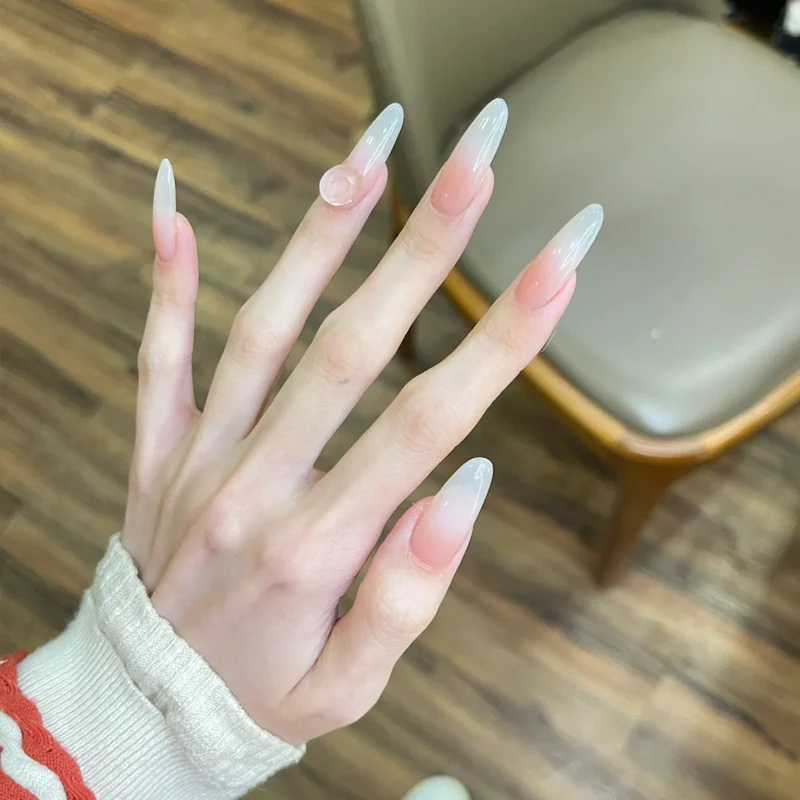 Lange Stiletto Press-On Nägel Set mit elegantem Ombre-Design Karnz