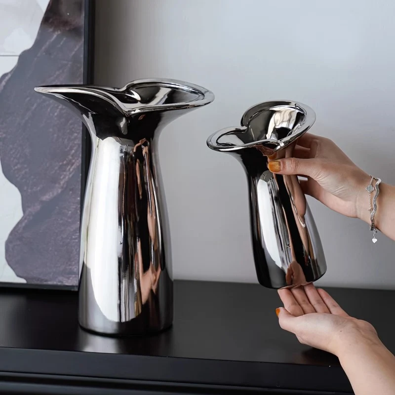 Elegante und moderne Keramikvase Karnz