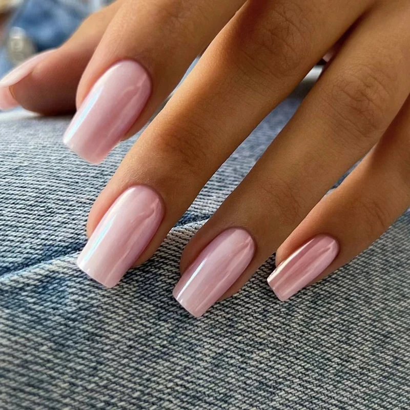 Kunstvolle Nagelkunst mit Hochglanz-Finish Karnz