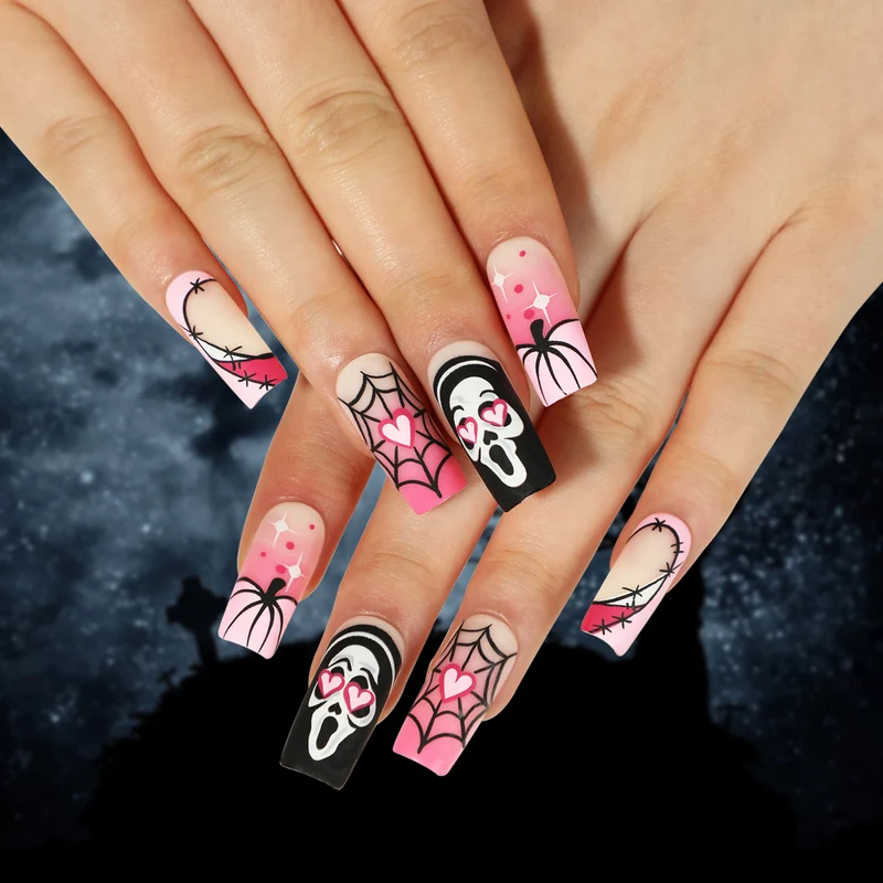 Kunstvolle Nagelkunst mit Halloween-Motiv Karnz