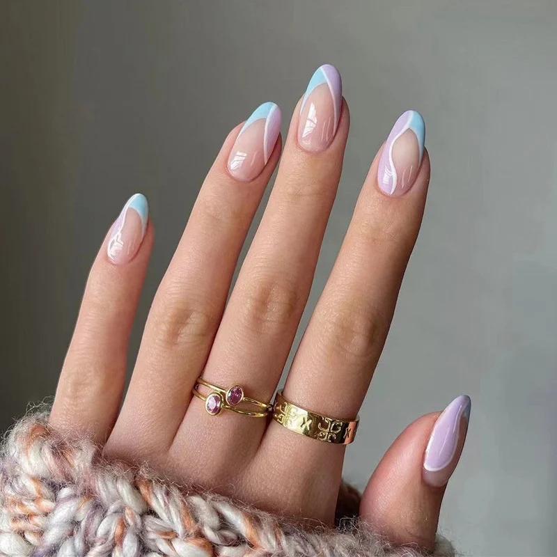 Kunstvolle Nagelkunst mit elegantem Design Karnz
