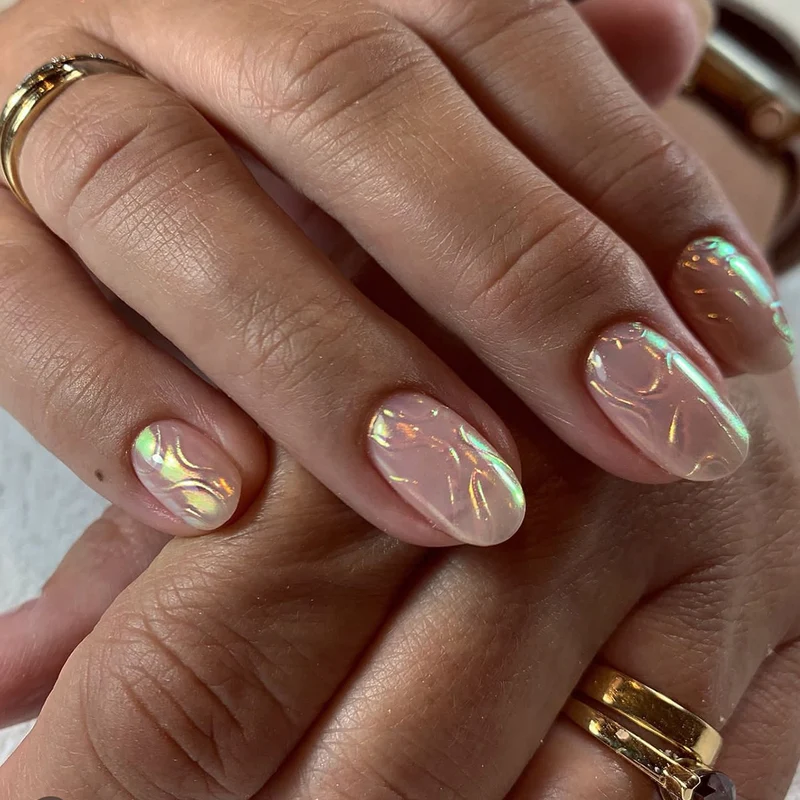 Kunstvolle Nagelkunst mit einzigartiger holografischer Oberfläche Karnz