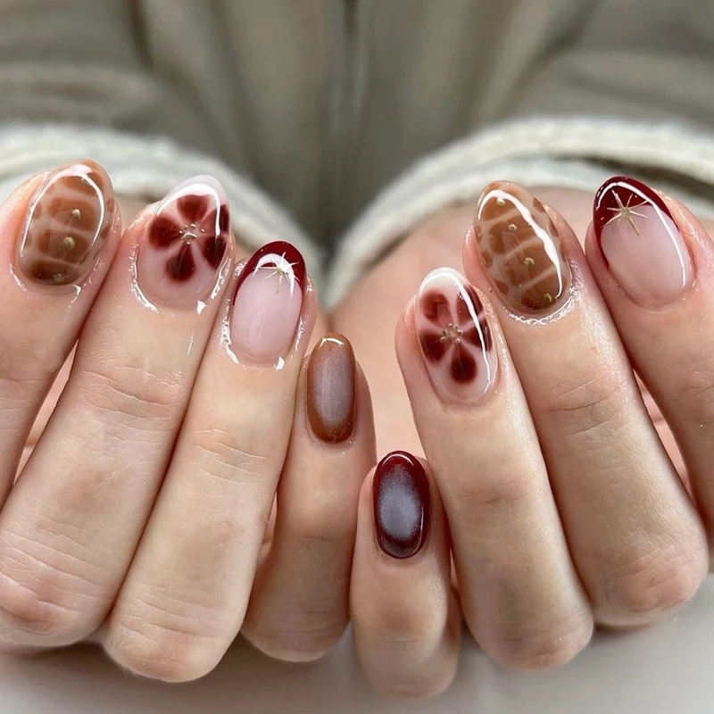 Kunstvolle Nagelkunst im modernen Stil Karnz