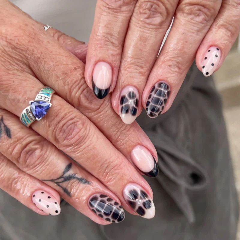 Kunstvolle Nagelkunst im kreativen Design Karnz