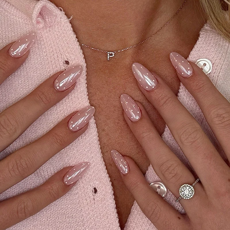 Kunstvolle Nagelkunst im eleganten Ombre-Design mit Glitzerakzenten Karnz