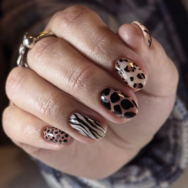 Kunstvolle Nagelkunst im animalischen Design Karnz