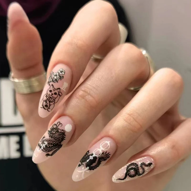 Kunstvolle Nageldesigns mit tierischen Motiven Karnz