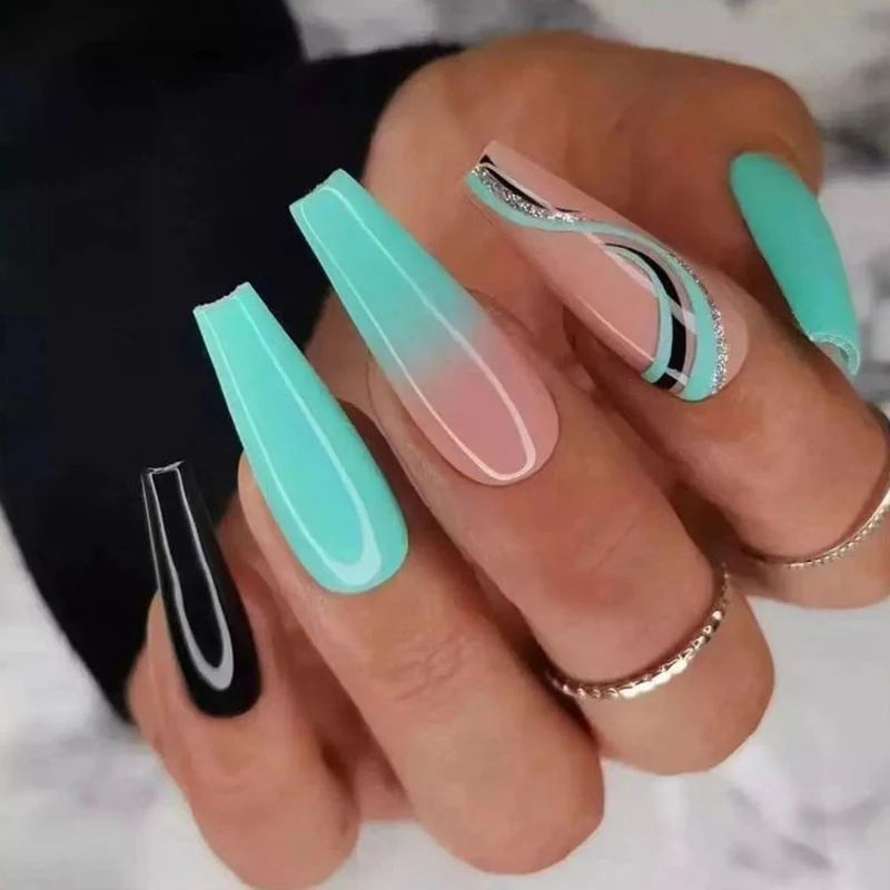 Kunstvolle Gel-Nagelverlängerungen im modernen Design Karnz
