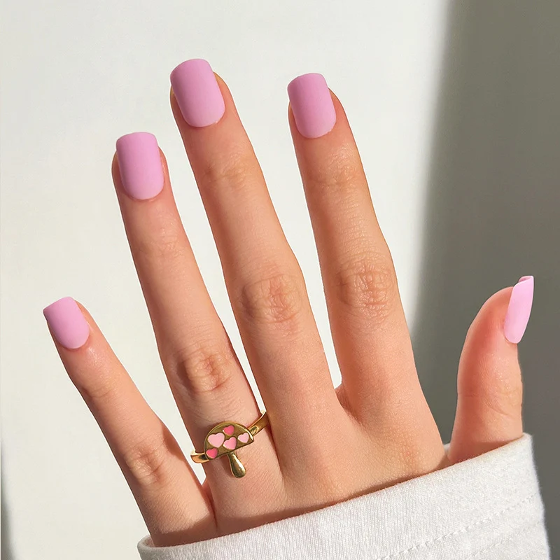 Kunstvolle Gel-Nägel mit mattem Finish Karnz