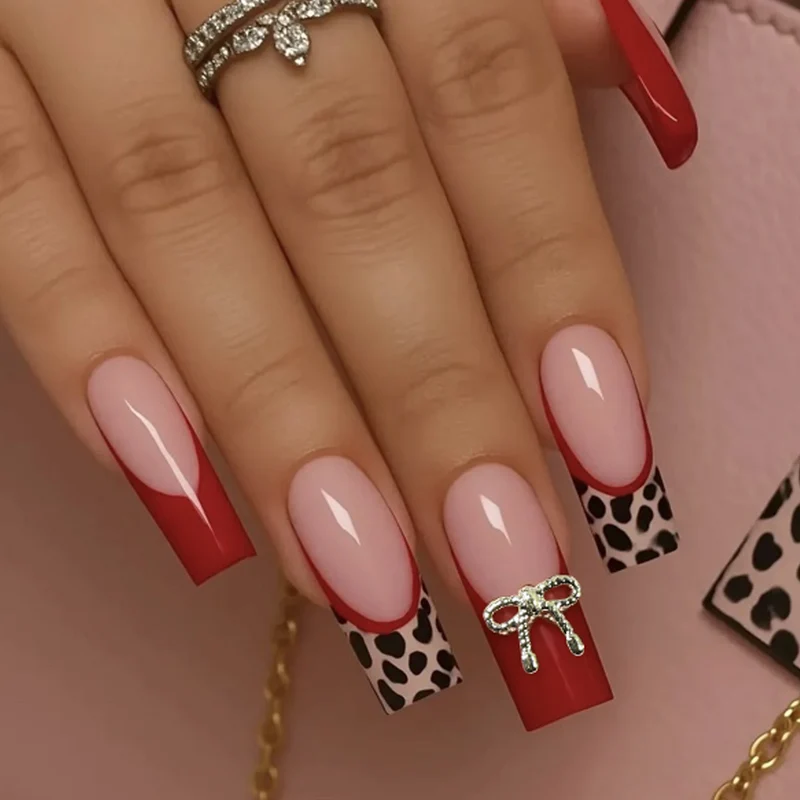 Stylische Acryl-Nagelerweiterungen mit Schleife und Leopardenmuster Karnz