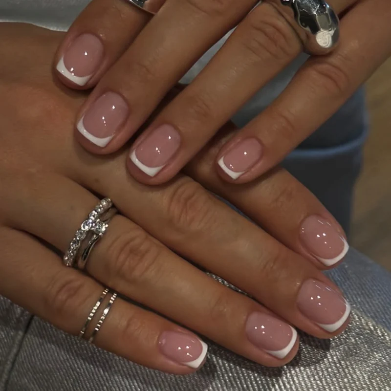 Kunstvolle French-Maniküre Nagelkunst Karnz
