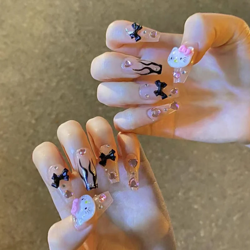 Kreative Nagelkunst mit verspielten Motiven Karnz
