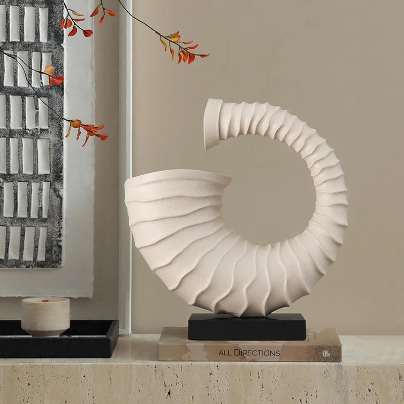 Elegante nautisch inspirierte dekorative Skulptur