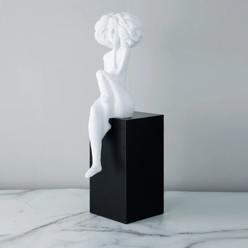 Künstlerische figurative Heimskulptur