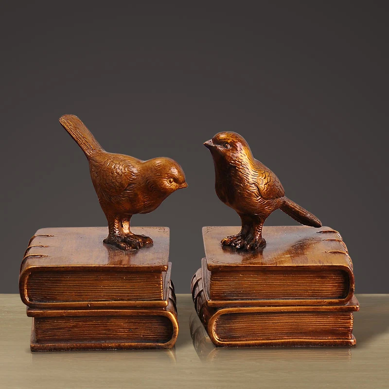 Dekorative Buchstützen mit Vogel-Figuren