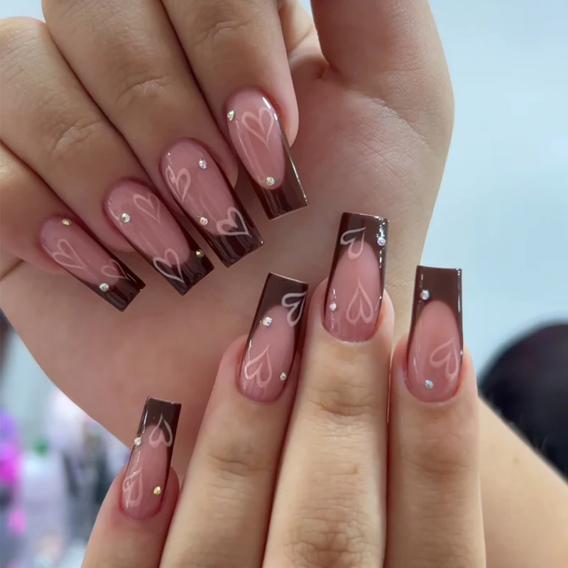Elegante lange Acryl-Nagelverlängerungen mit Herzdesign Karnz