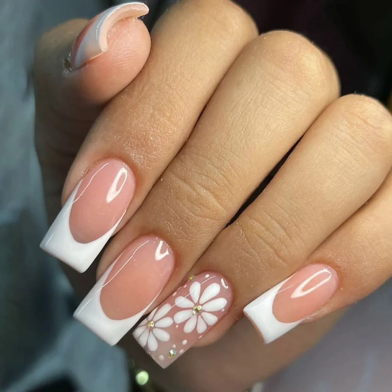 Elegante florale Akzent-Nagelkunstverlängerungen Karnz