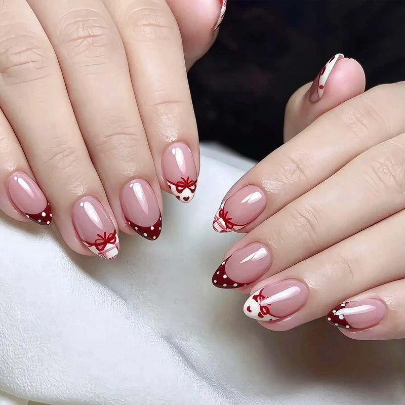 Elegante Designer French Tip Nagelverlängerungen Karnz