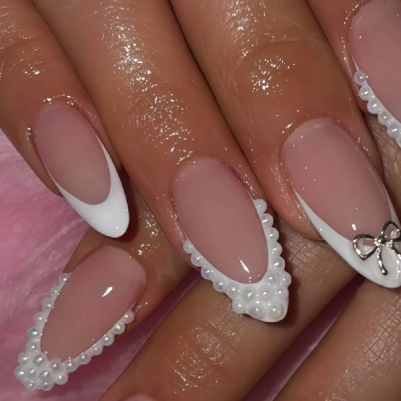 Elegantes Acryl Press-On Nagelset mit Perle und Schleifenakzenten Karnz