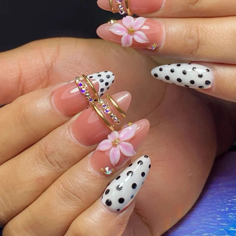 Dekorative 3D Blumen Nagelkunst Karnz