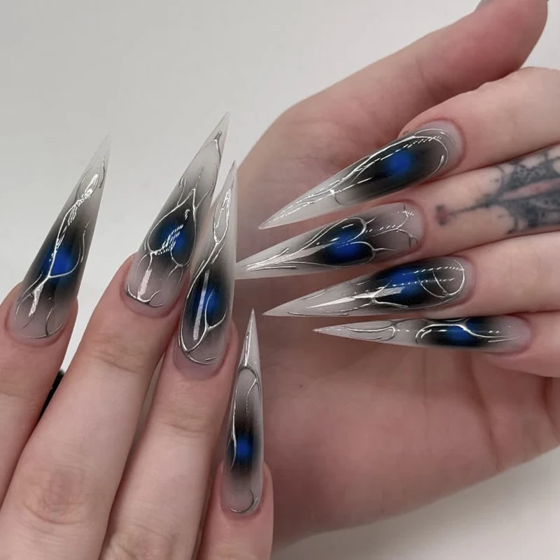 Künstlerische Stiletto-Nagelerweiterungen Karnz