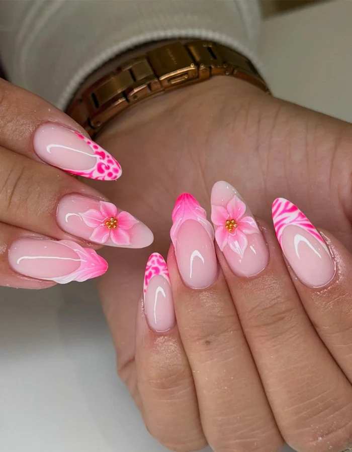 Künstlerisch floral gestaltete Press-On Nägel Karnz