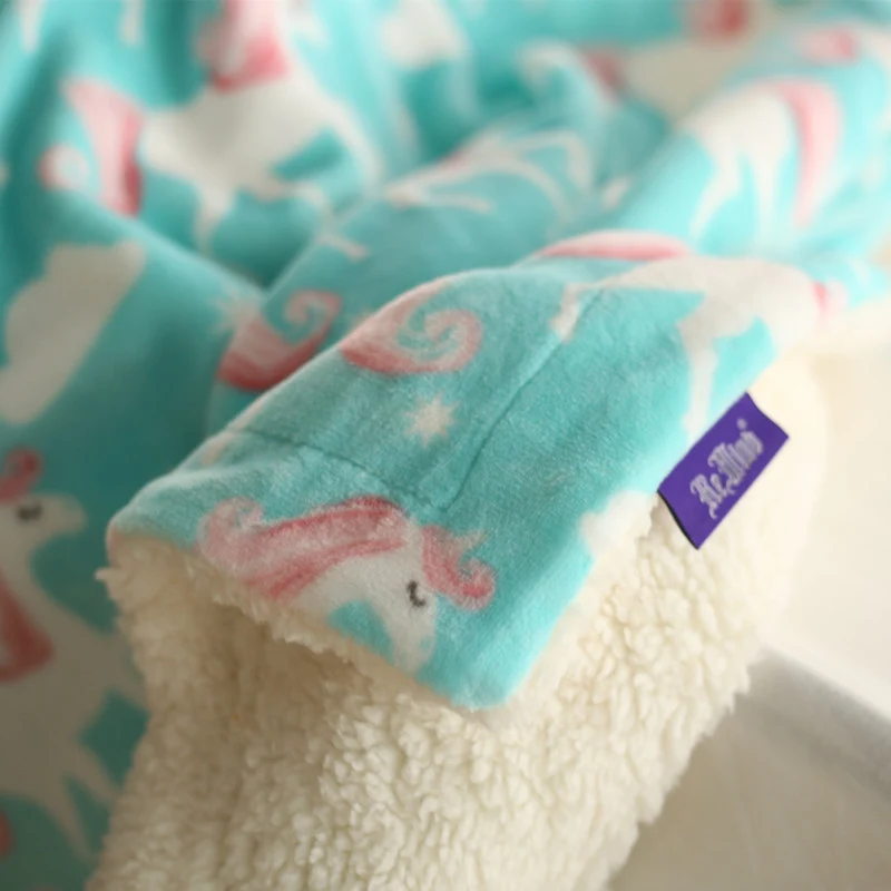 Gemütliche Einhorn-Design Fleece Hoodie Decke
