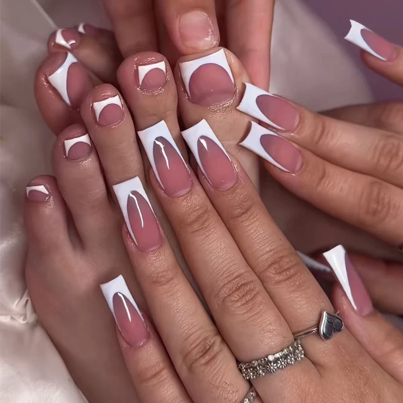 Stylisches French Tip Nail and Toe Set Karnz
