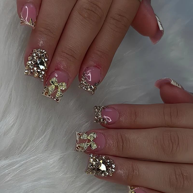 Luxuriöse 3D-Juwelenverzierte Nagelverlängerungen Karnz