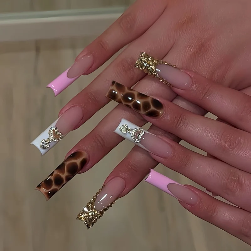 Luxuriöse Tierdruck-Acryl-Nagelerweiterungen Karnz