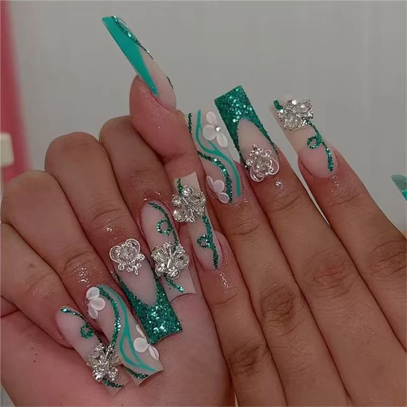 Glamouröse Glitzer-Nagelkunst-Verlängerungen Karnz