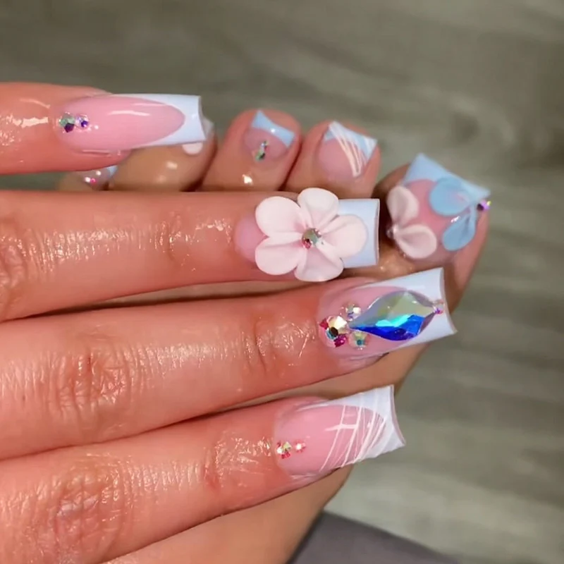 Blumenmuster Kunsthandwerkliche Nagelverbesserungen Karnz