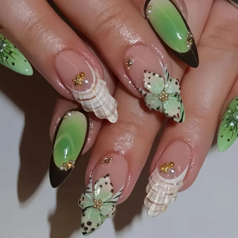 Florale dekorative Nagelkunst-Verstärkungen Karnz