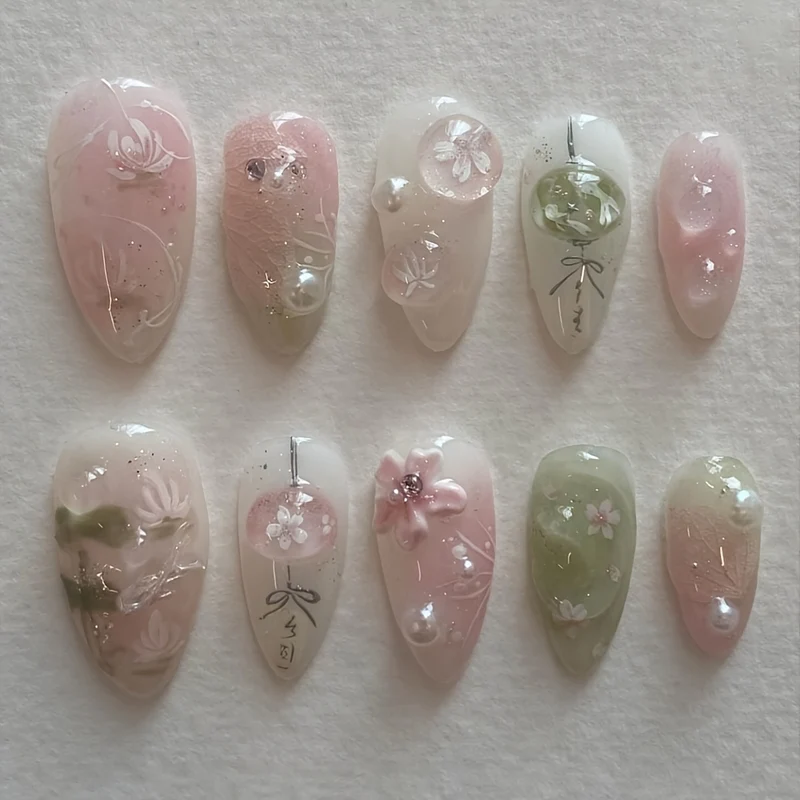 Blumige Künstliche Press-On Nagelset Karnz