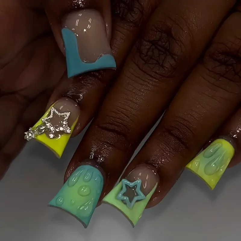 Künstlerische Gel-Nagelkunst-Erweiterungen Karnz