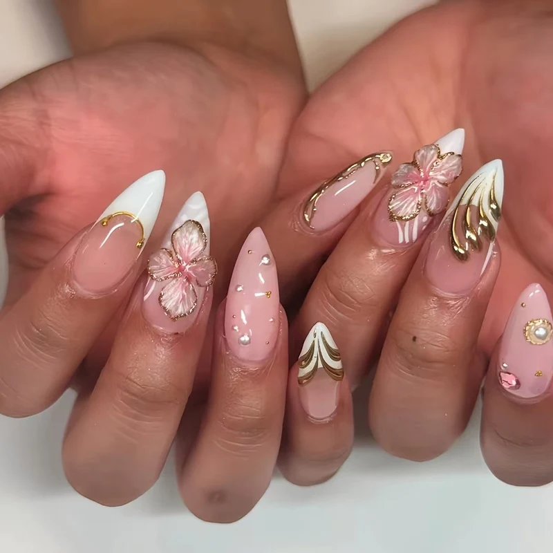 Künstlerische florale Nagelkunstverstärkungen Karnz