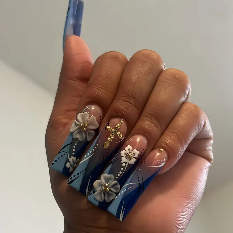 Dekorative florale Nagelkunstverlängerungen Karnz