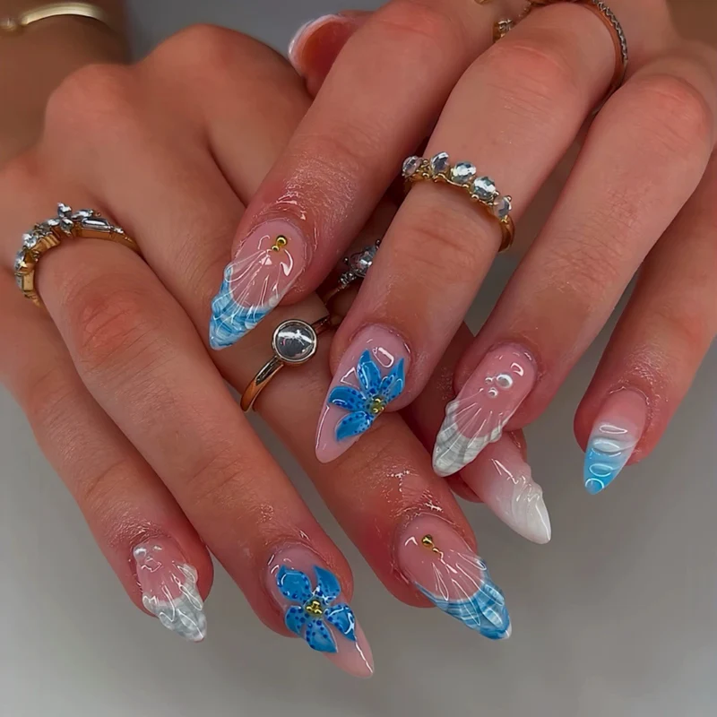 Künstlerische Muschel-inspirierte Acryl-Nagelverlängerungen Karnz