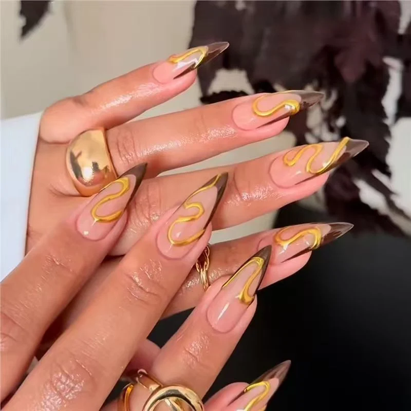 Elegante Sculpted Nagelverlängerungen Karnz