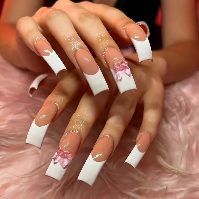 Elegante French Tip Acryl-Nagelverstärkungen Karnz