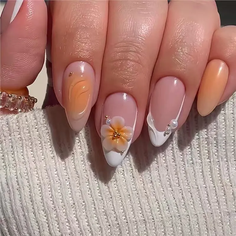Elegante Blumen Skulpturen Nagelverbesserungen Karnz