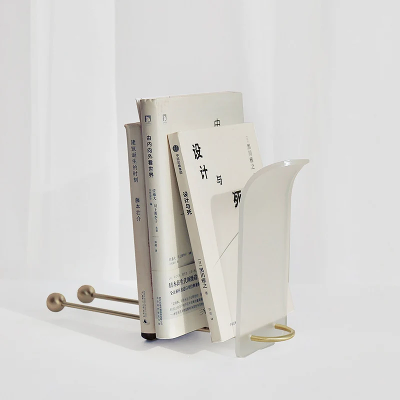 Stylischer moderner Buchständer