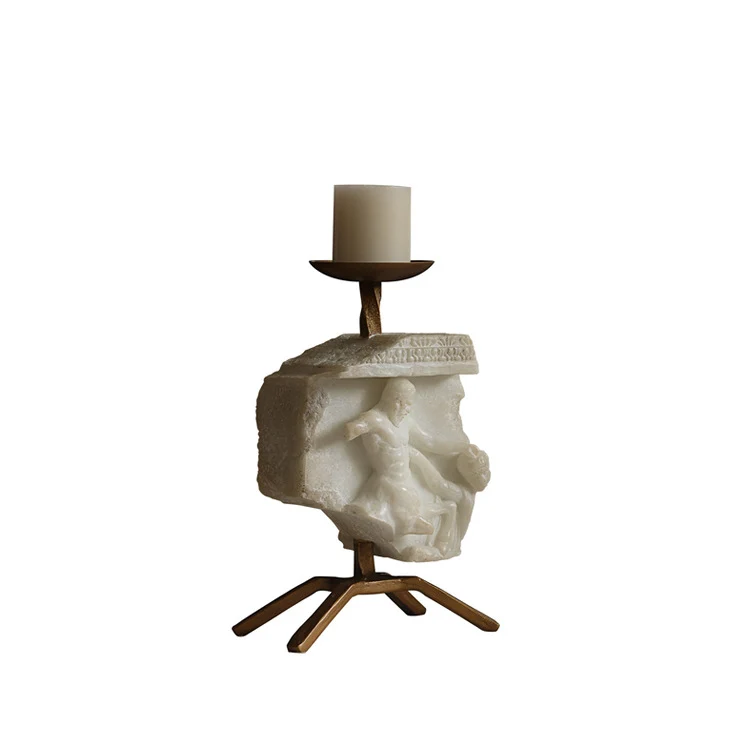 Skulpturaler Kerzenhalter