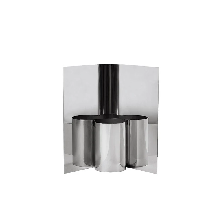 Moderner metallischer Mittelpunkt